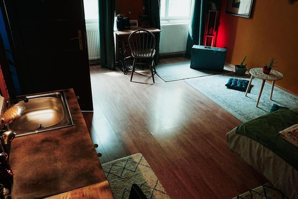 Sahara With Shared Bathroom In Centre * Pressburg